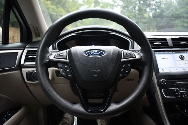 2017 Ford Fusion SE FWD - 22783572 - 17