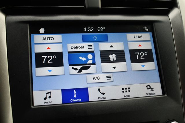 2017 Ford Fusion SE FWD - 22783572 - 28
