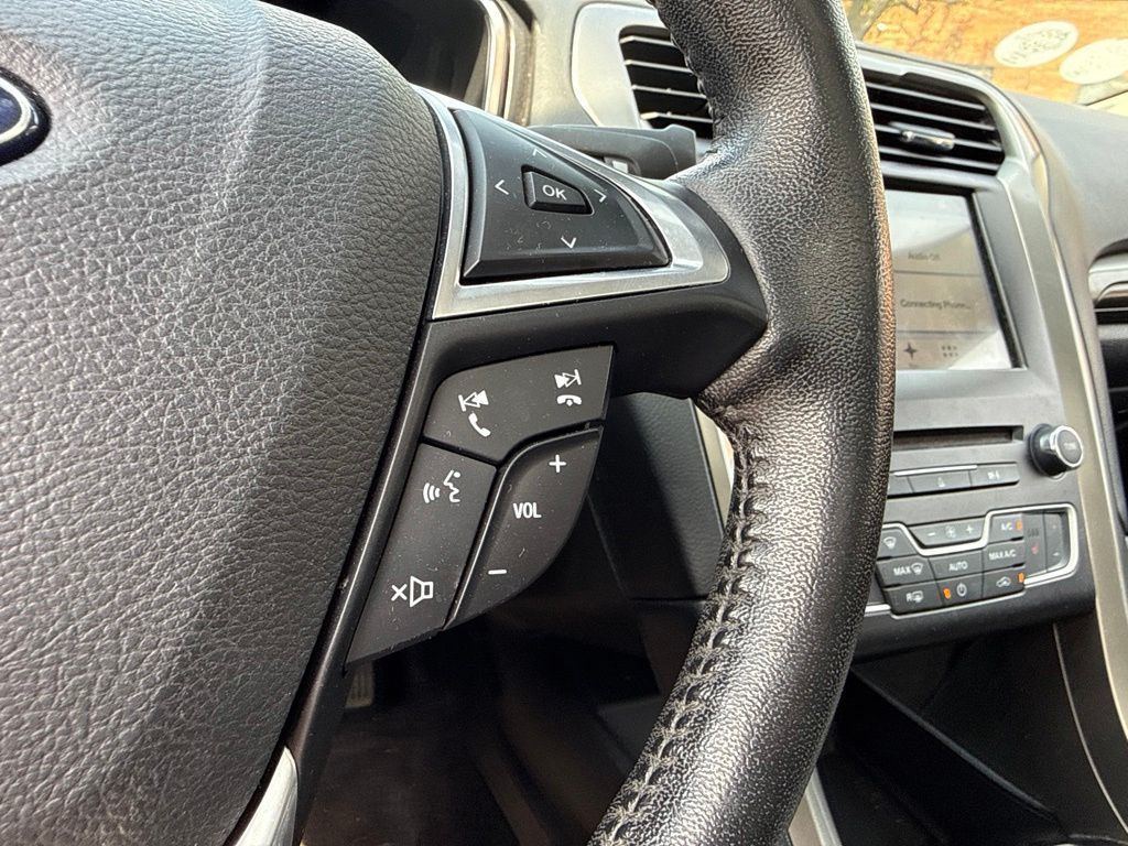 2017 Ford Fusion SE FWD - 23051343 - 11