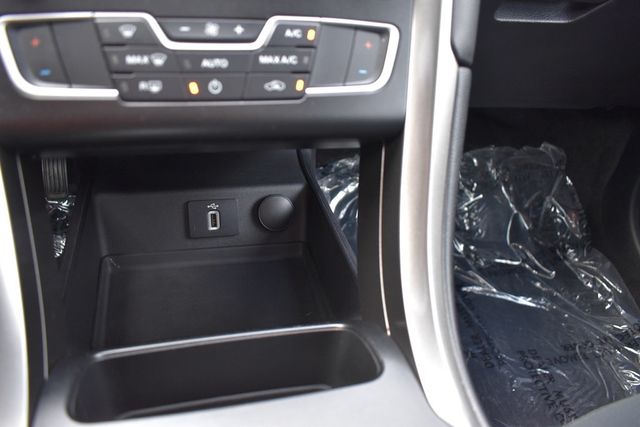 2017 Ford Fusion SE FWD - 22948645 - 10