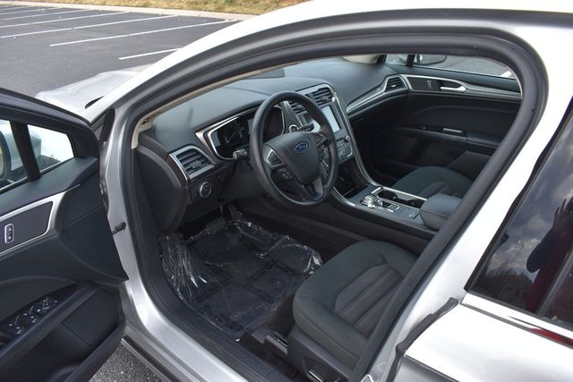 2017 Ford Fusion SE FWD - 22948645 - 26