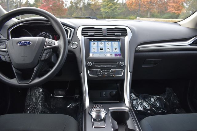 2017 Ford Fusion SE FWD - 22948645 - 39