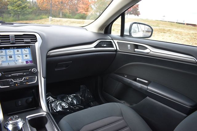 2017 Ford Fusion SE FWD - 22948645 - 40