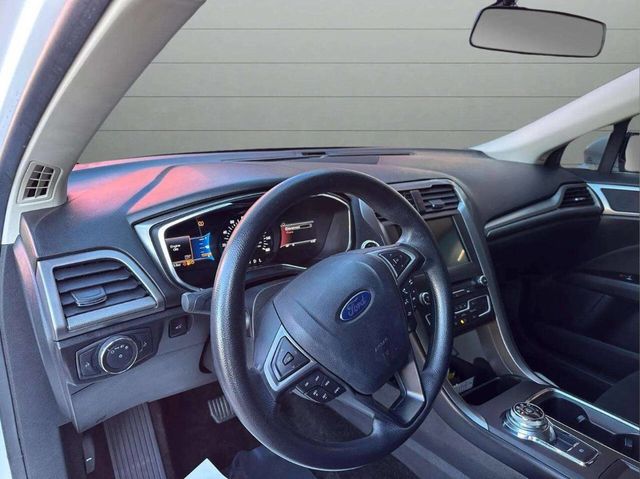 2017 Ford Fusion SE FWD - 22936992 - 11