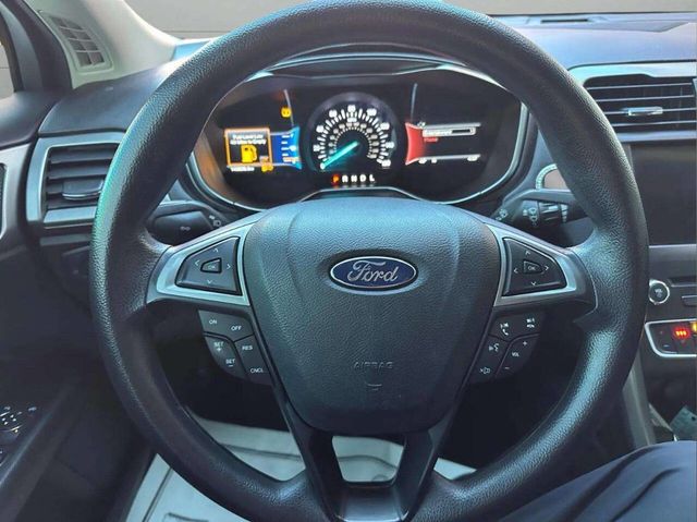 2017 Ford Fusion SE FWD - 22936992 - 16