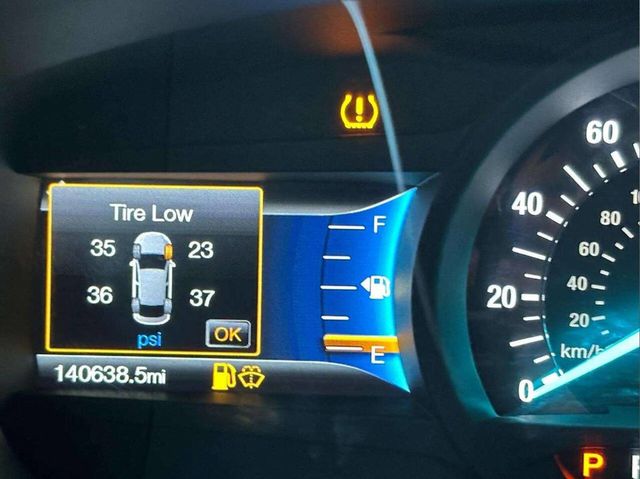 2017 Ford Fusion SE FWD - 22936992 - 19