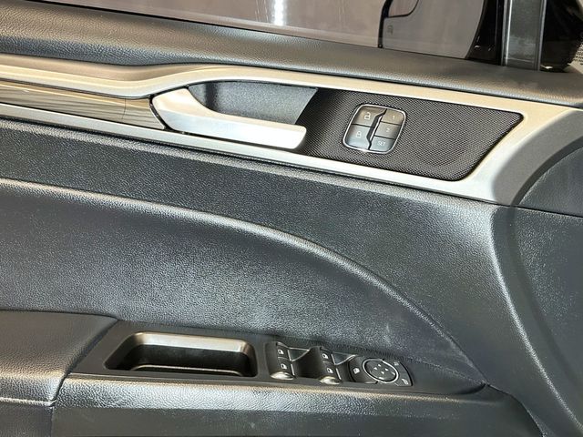 2017 Ford Fusion SE FWD - 23078935 - 19