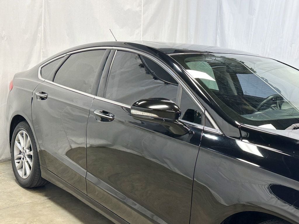 2017 Ford Fusion SE FWD - 23078935 - 3