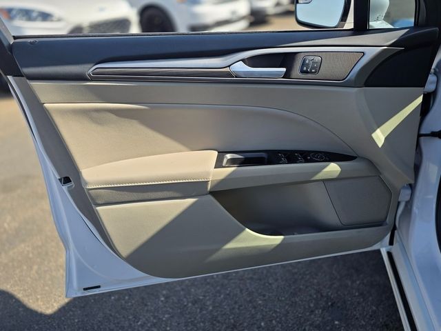 2017 Ford Fusion SE FWD - 22979185 - 17