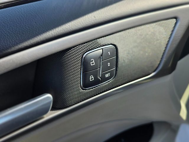 2017 Ford Fusion SE FWD - 22979185 - 19