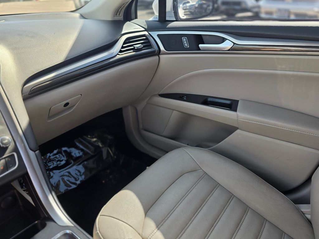 2017 Ford Fusion SE FWD - 22979185 - 31