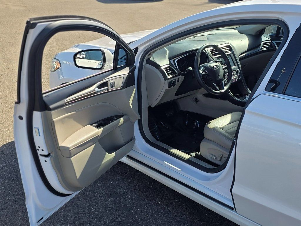 2017 Ford Fusion SE FWD - 22979185 - 38