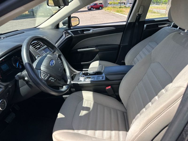 2017 Ford Fusion S FWD - 23051838 - 12