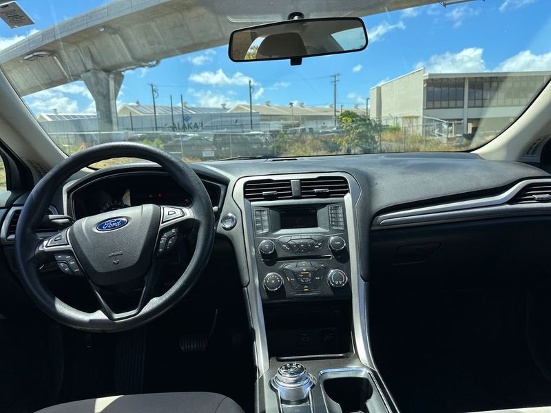 2017 Ford Fusion S FWD - 23051838 - 13