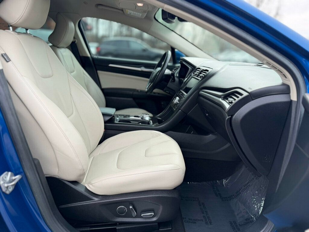 2017 Ford Fusion Energi Titanium Sedan - 22986354 - 28