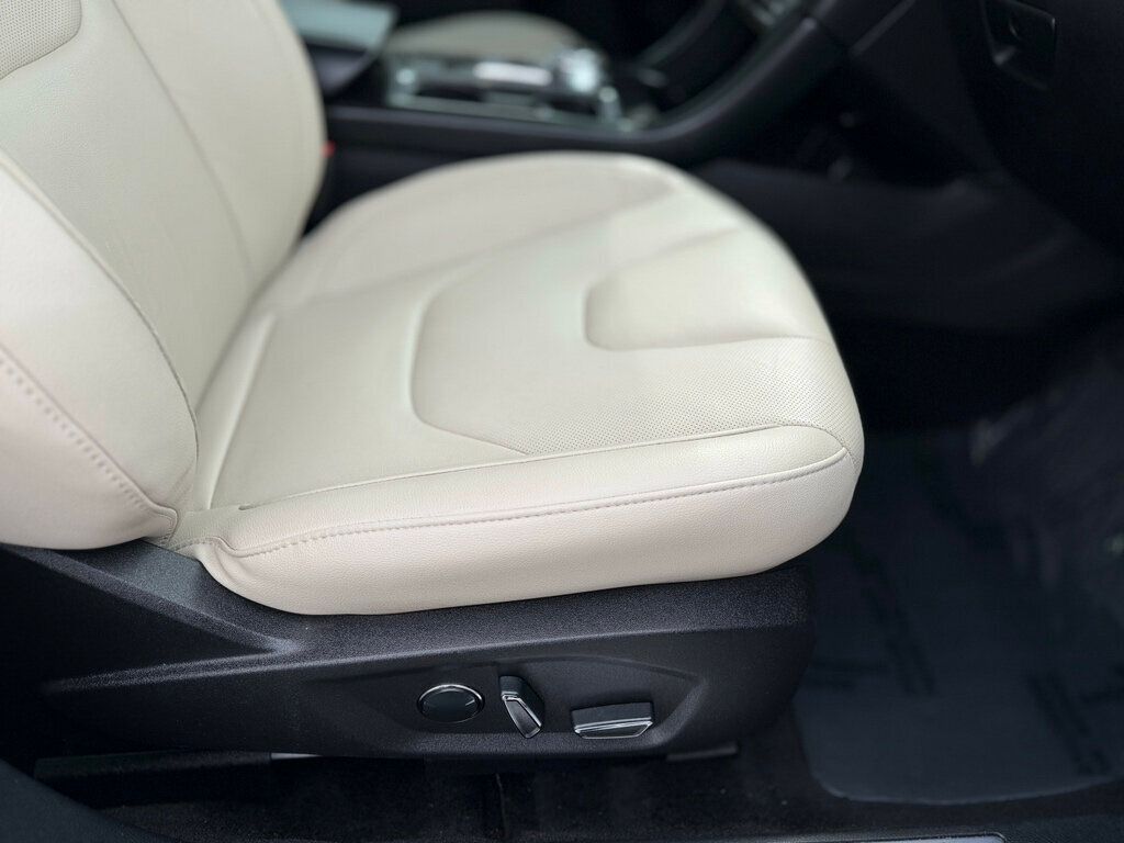 2017 Ford Fusion Energi Titanium Sedan - 22986354 - 29