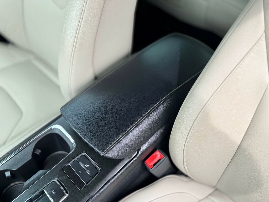 2017 Ford Fusion Energi Titanium Sedan - 22986354 - 35