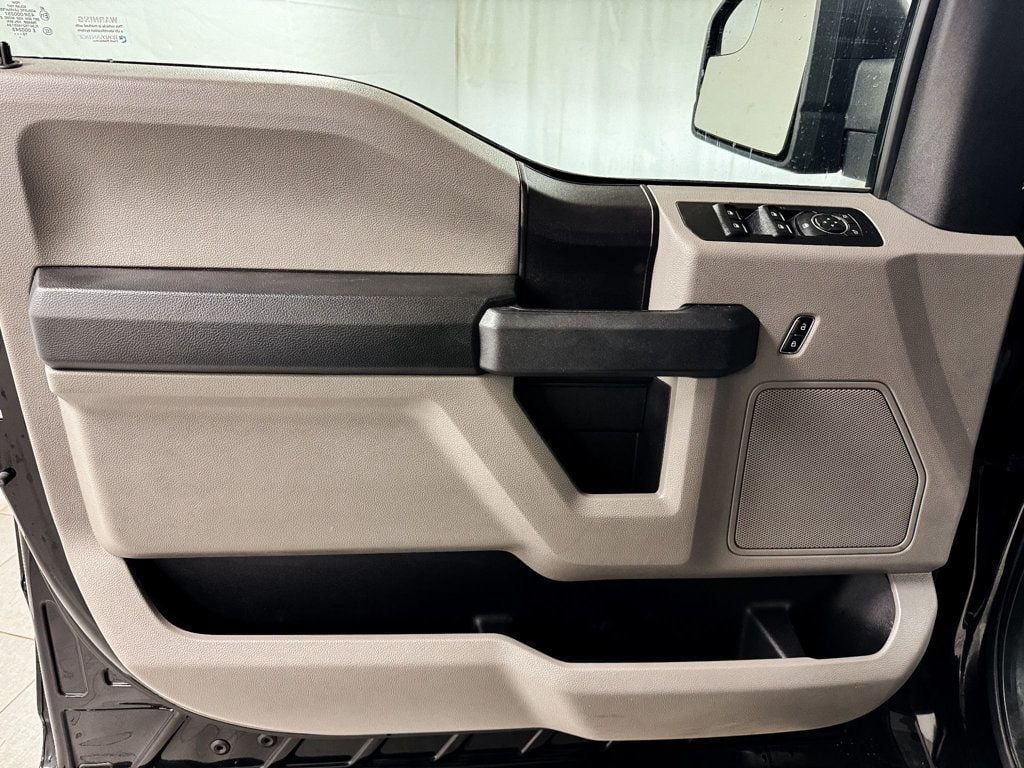 2017 Ford F-150 CREW CAB XL 4WD - 22936757 - 13