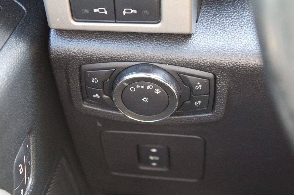 2017 Ford F-150 Lariat photo 25