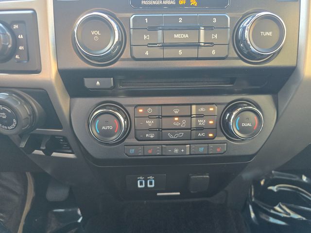 2017 Ford F-150 Lariat 4WD SuperCrew 5.5' Box - 23052621 - 26