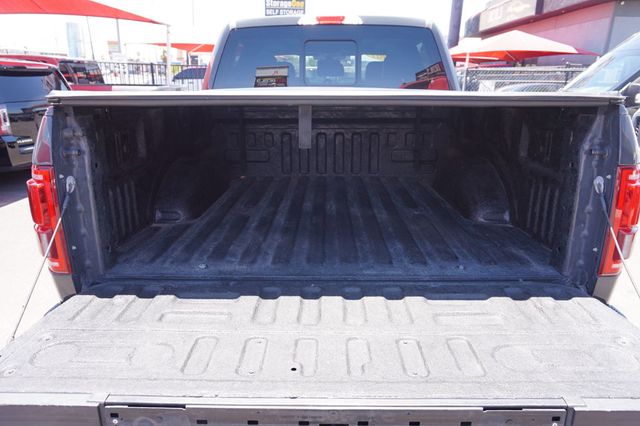 2017 Ford F-150 LARIAT, 4X4, 5.0L V8, MOON ROOF, LEATHER, NAVIGATION - 23044631 - 7