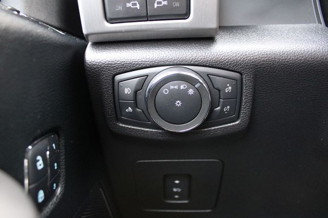 2017 Ford F-150 Platinum 4WD SuperCrew 5.5' Box - 22960804 - 28