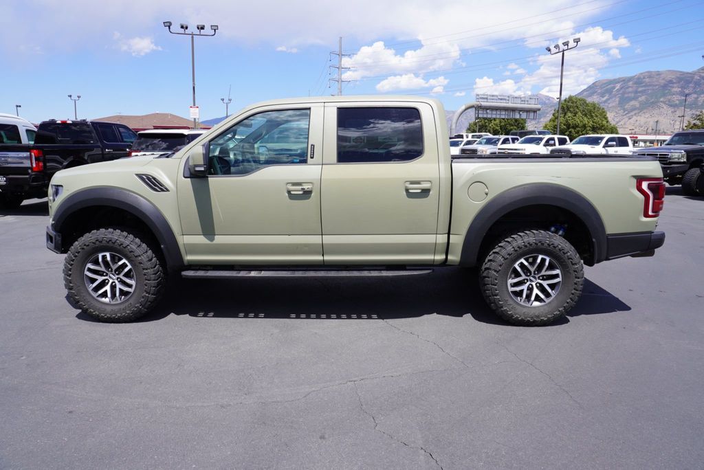 2017 Ford F-150 Raptor photo 2