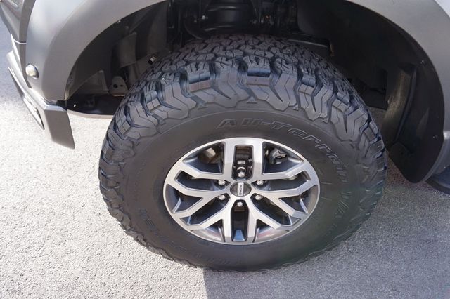 2017 Ford F-150 Raptor 4WD SuperCrew 5.5' Box - 22947587 - 10