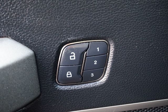 2017 Ford F-150 Raptor 4WD SuperCrew 5.5' Box - 22947587 - 23