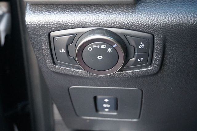 2017 Ford F-150 Raptor 4WD SuperCrew 5.5' Box - 22947587 - 24