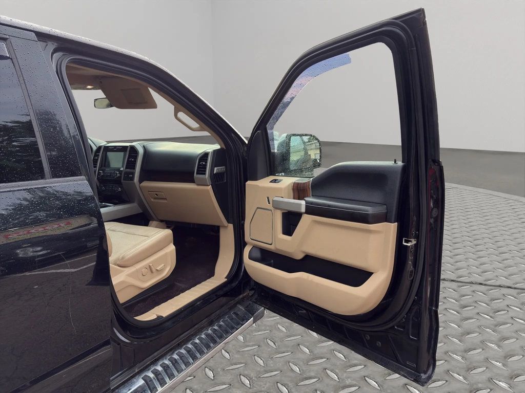 2017 Ford F-150 Supercrew Lariat Pickup 4D 5 1/2 ft - 23072625 - 25