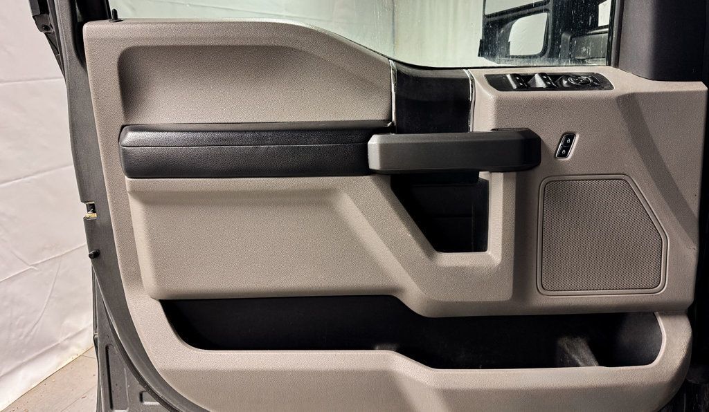 2017 Ford F-150 SUPER CREW XLT 4WD - 22999701 - 9