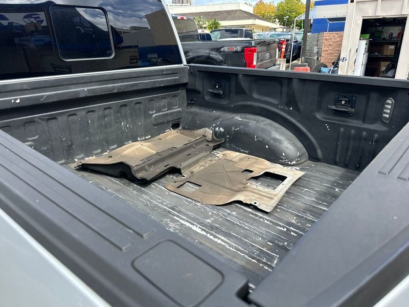 2017 Ford F-150 XLT - 23047267 - 19