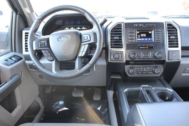 2017 Ford F-150 XLT 4WD SuperCrew 5.5' Box - 22981589 - 12