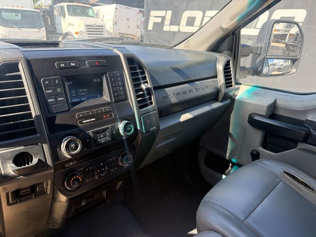 2017 Ford F-350 Gooseneck Flatbed  - 23095538 - 6