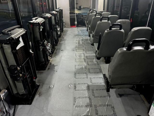 2017 Ford F-550 Eldorado 24 Passenger Wheelchair Shuttle Bus For Adults Seniors Church & Handicapped Transport - 22637415 - 6