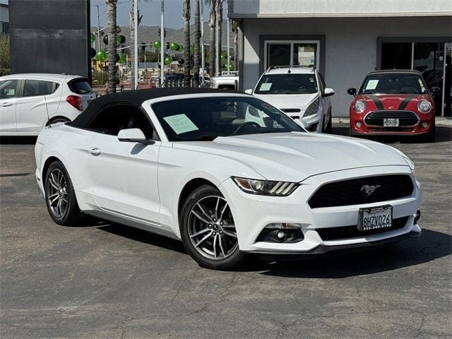 2017 Ford Mustang EcoBoost Premium Convertible - 22411208 - 37