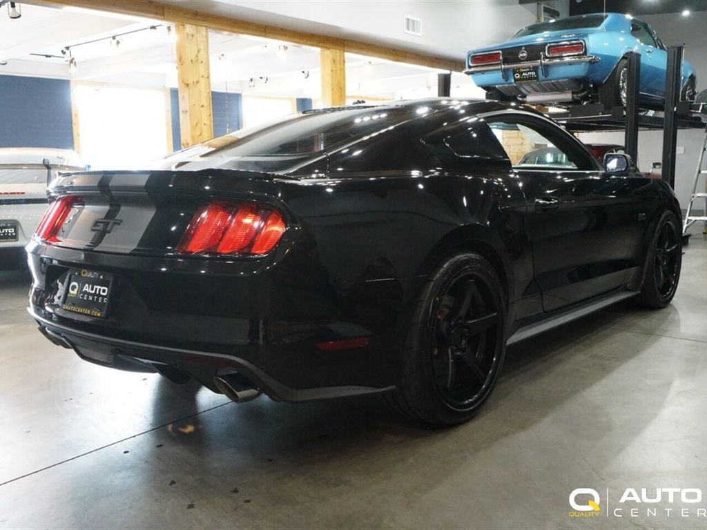 2017 Ford Mustang GT Premium photo 4