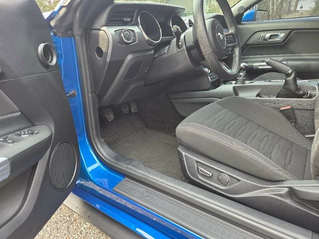 2017 Ford Mustang GT Fastback - 22967187 - 10