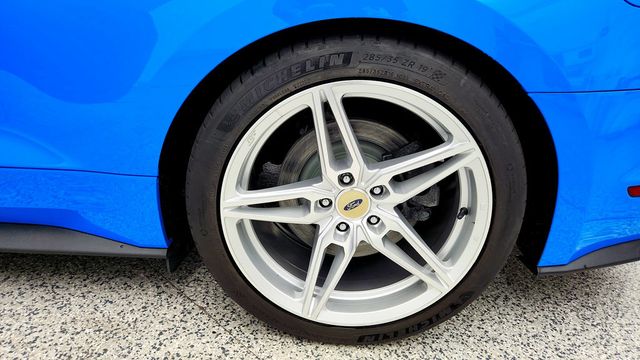 2017 Ford Mustang GT Fastback - 23092451 - 9