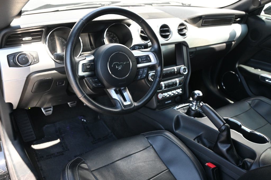 Ford Mustang photo 10