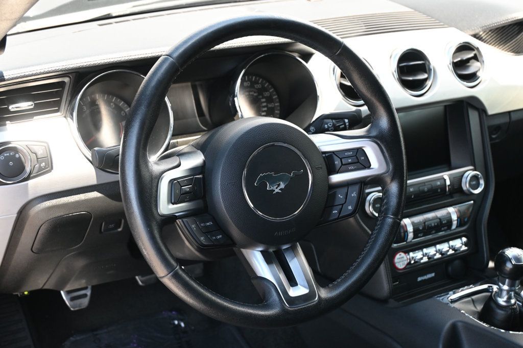 Ford Mustang photo 12