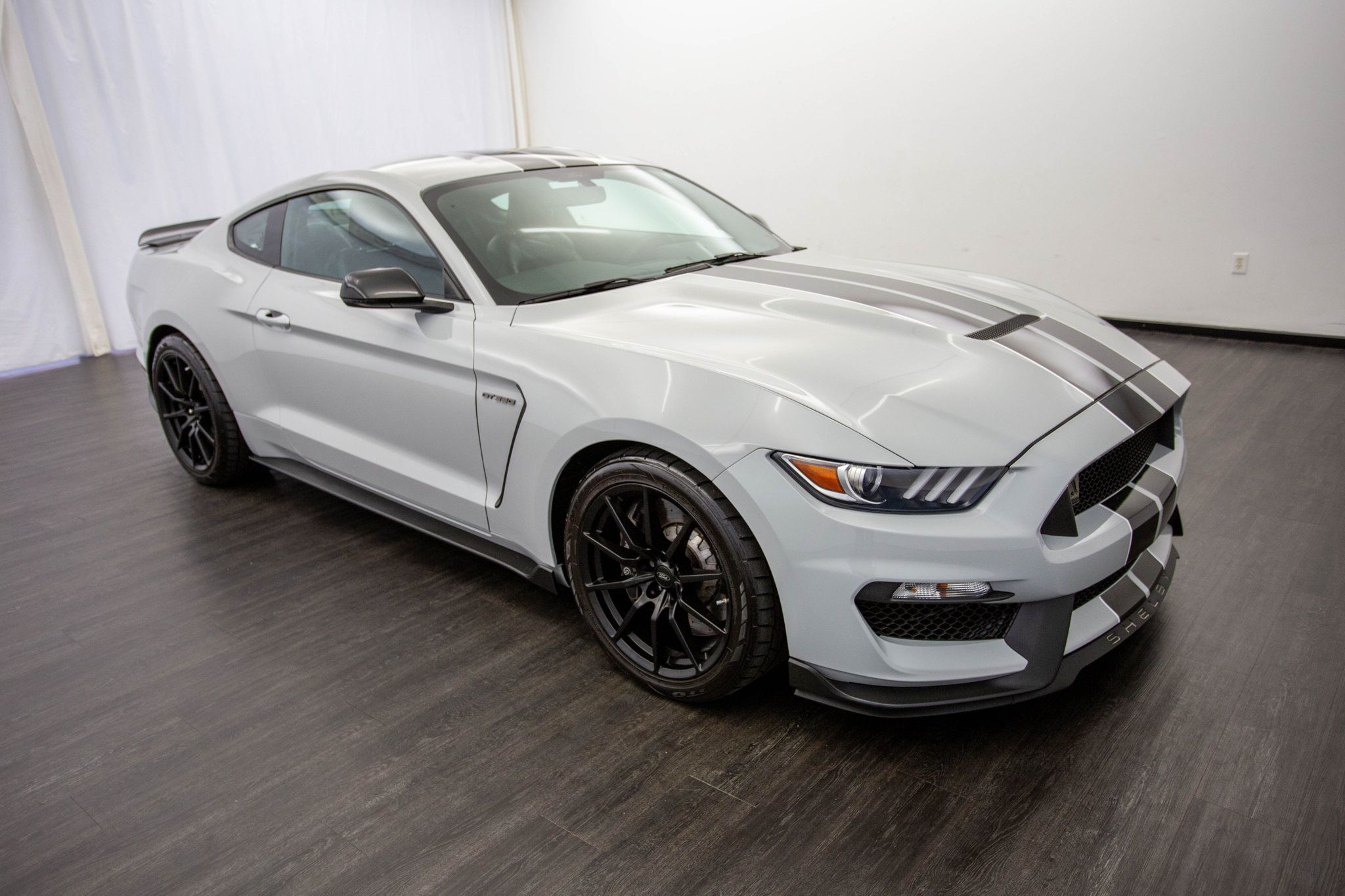 2017 Ford Mustang Shelby GT350 photo 3