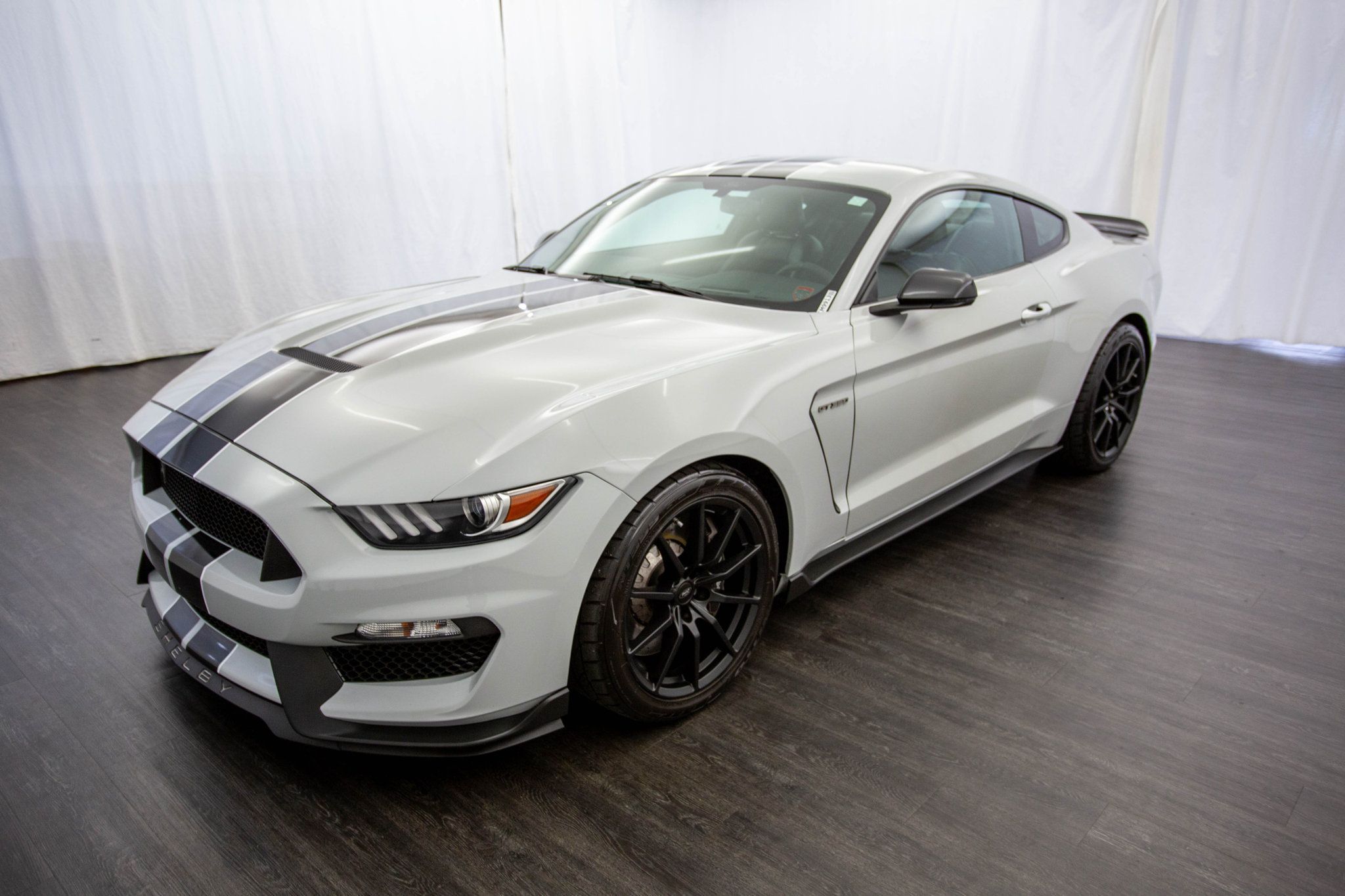 2017 Ford Mustang Shelby GT350 photo 4