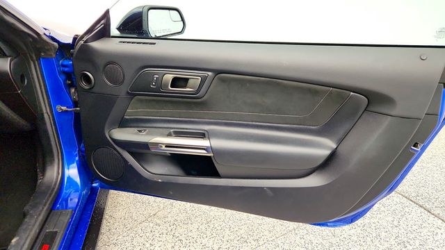 2017 Ford Mustang Shelby GT350 Fastback w/ Electronics Pkg & Racing Stripes - 23016948 - 22