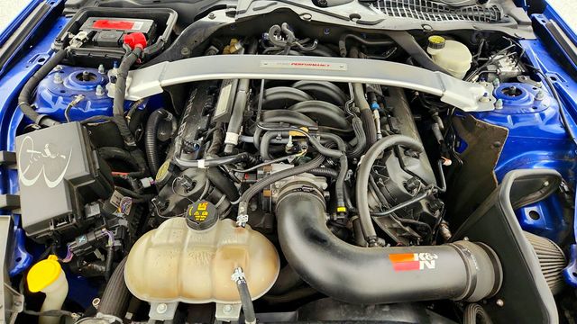 2017 Ford Mustang Shelby GT350 Fastback w/ Electronics Pkg & Racing Stripes - 23016948 - 23