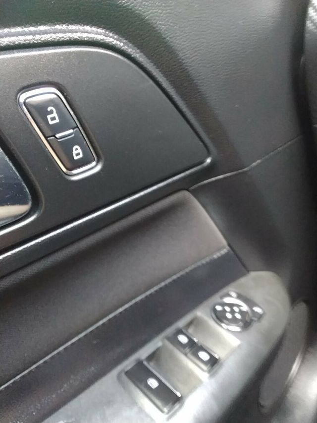 2017 Ford Mustang V6 Convertible - 23007582 - 19