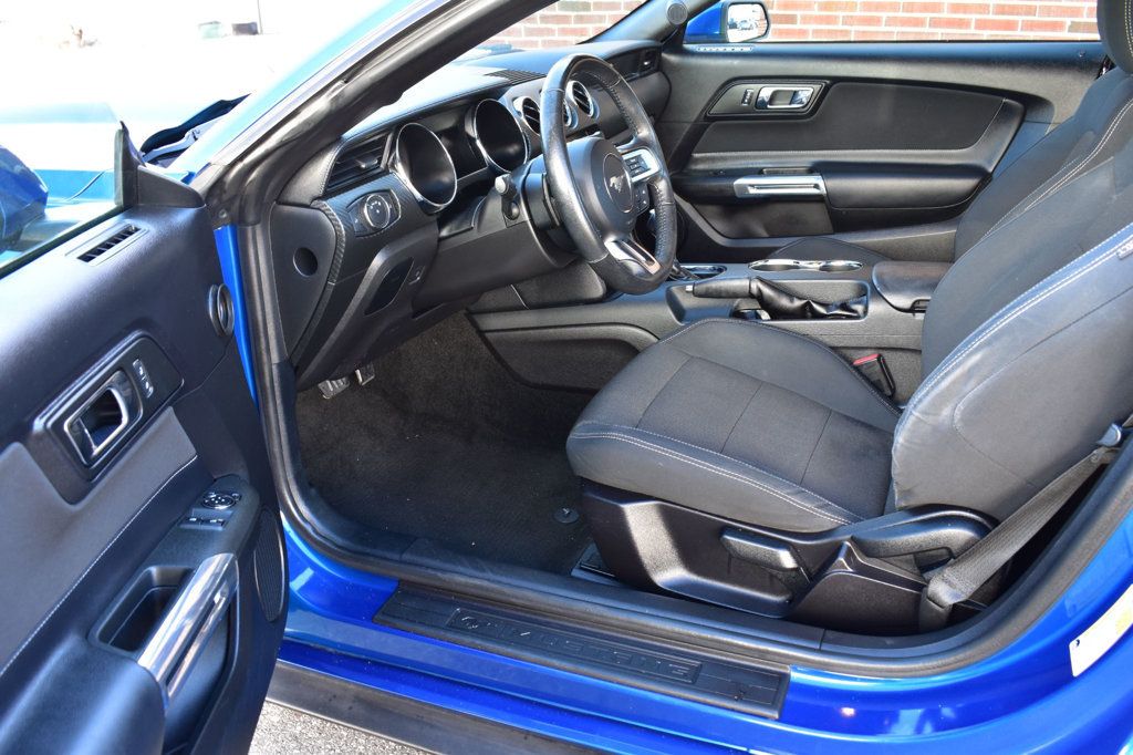 2017 Ford Mustang V6 Fastback - 22975077 - 14