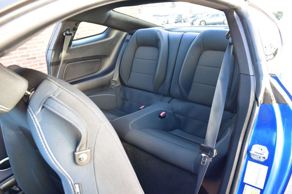 2017 Ford Mustang V6 Fastback - 22975077 - 19
