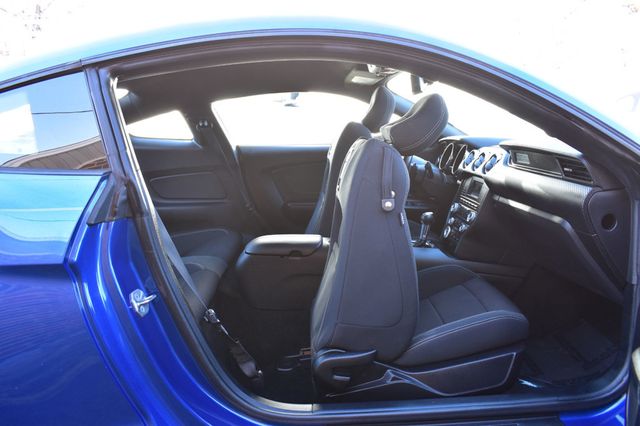 2017 Ford Mustang V6 Fastback - 22975077 - 21